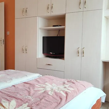 Gloria Apartman *